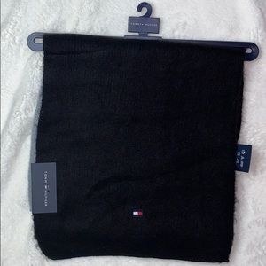 ‼️FINAL SALE‼️TOMMY HILFIGER CLRBLCK STRP SCARF